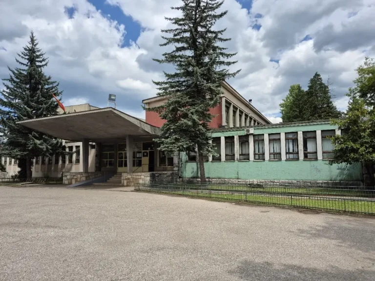 ju prva srednja strucna skola niksic