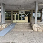 ju prva srednja strucna skola niksic ulaz u skolu