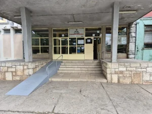 ju prva srednja strucna skola niksic ulaz u skolu