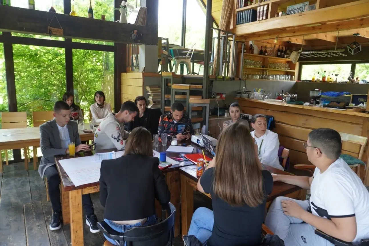 Omladinske platforme u okviru projekta „Na istoj strani“ 1 9